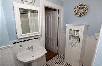 5th image of 348 Essex St #1