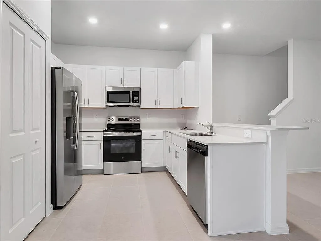 3 bed, 2.5 bath, 1666 sqft, $2,150 — Photo 4