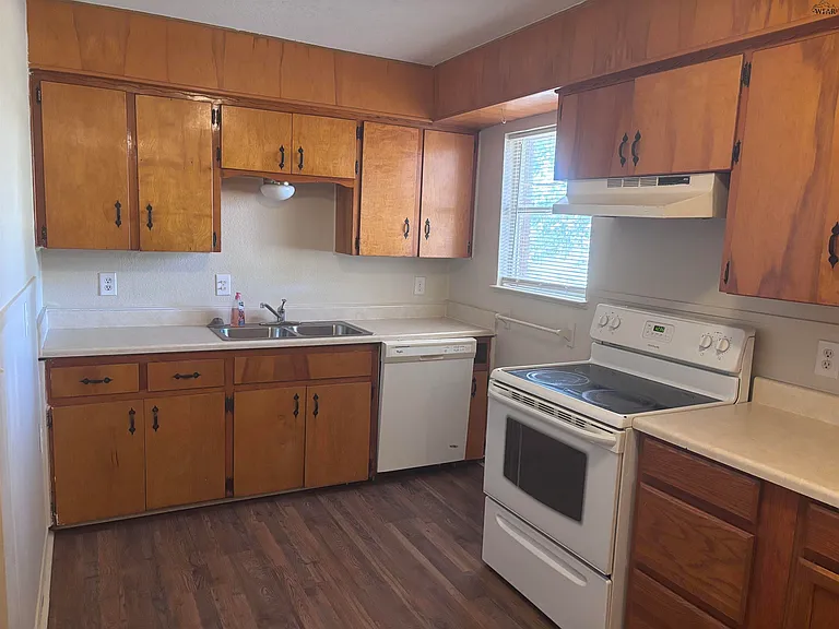 1706 Longview St — Photo 7