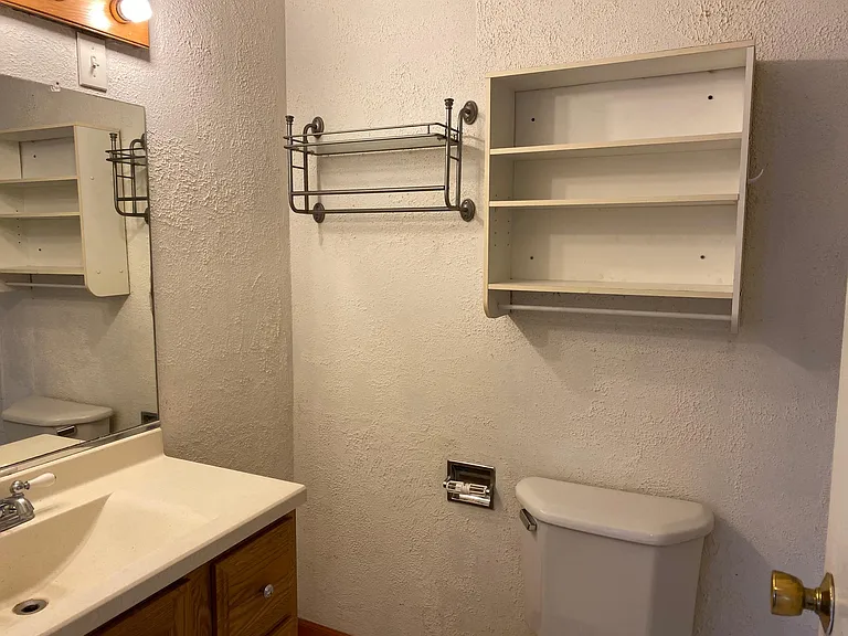 1312 S Glen Cir #B — Photo 15