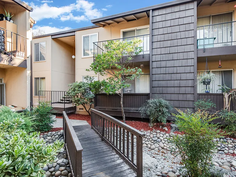 888 Golden Saratoga-Cupertino Apartment Homes — Photo 71