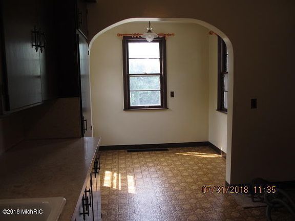 4th image of 154 Rosemary St SE