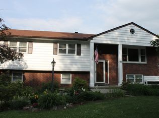425 Rossway Rd, Pleasant Valley, NY 12569