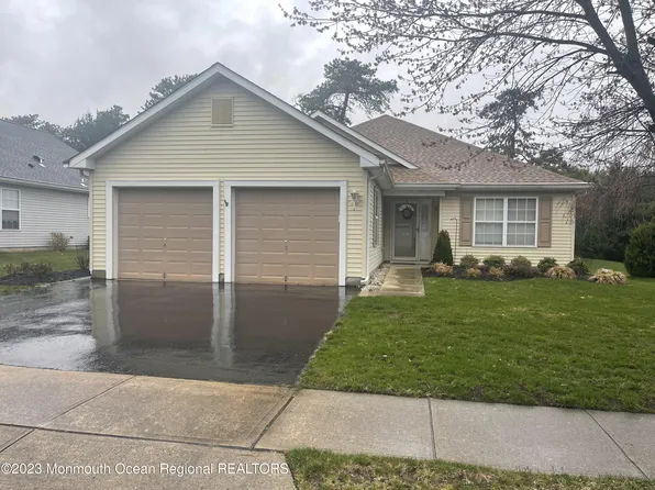 14 Woodspring Lane, Whiting, NJ 08759