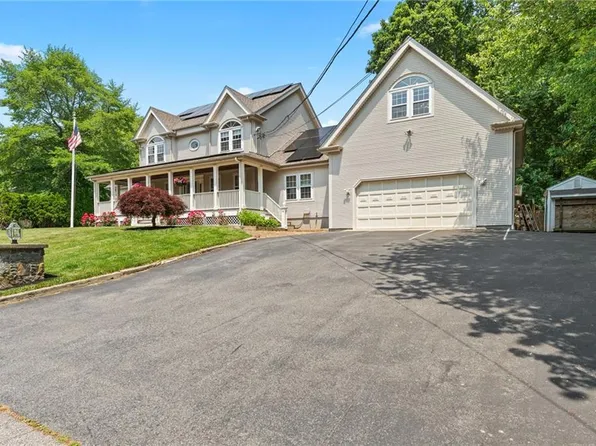 27 Dixon Ave, Bristol, RI 02809