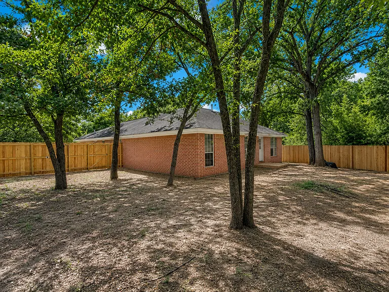 2404 Jaguar Ct — Photo 16