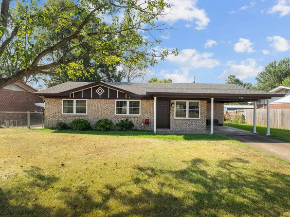 304 W Greenfield Dr, Wake Village, TX 75501