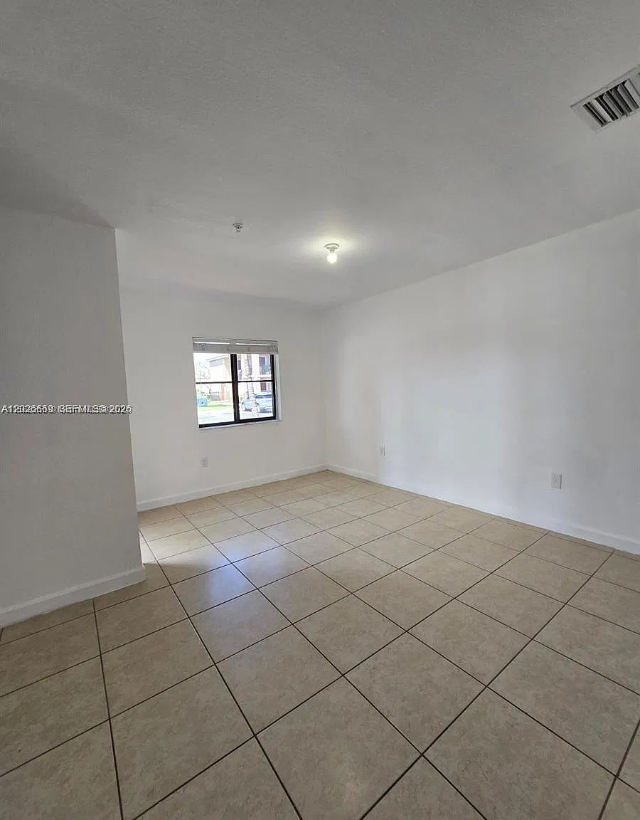 3 bed, 1515 sqft, $2,550 — Photo 4