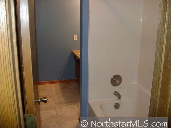 3rd image of 987 Pondview Ct
