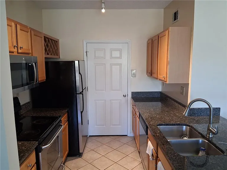 4333 Dunwoody Park — Photo 5