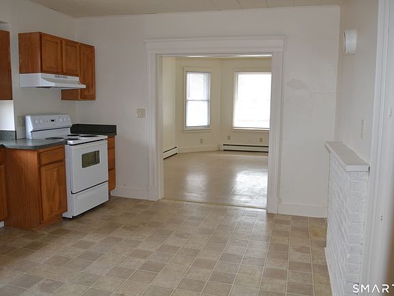 5th image of 835 Bank St