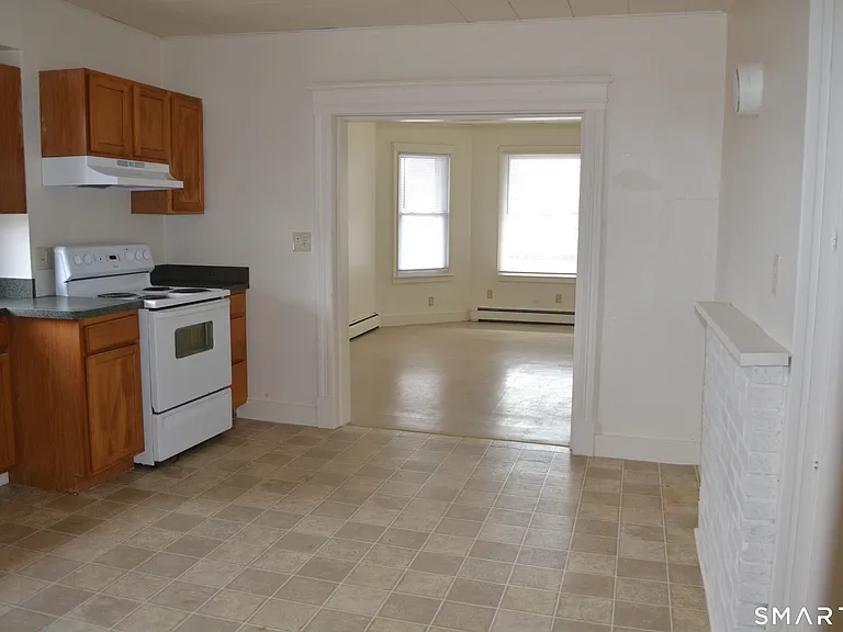 835 Bank St — Photo 5
