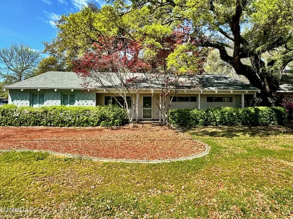 6621 Golf Club Dr, Diamondhead, MS 39525