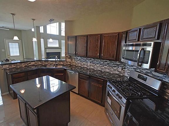 4th image of 10807 Oak Bayou Ln
