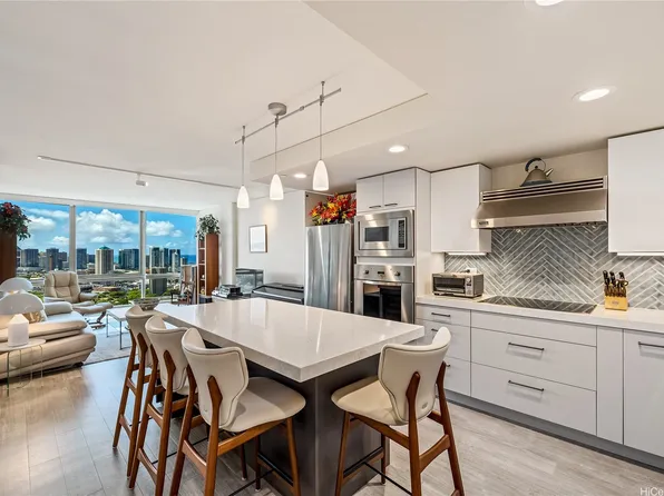 1200 Queen Emma St APT 3610, Honolulu, HI 96813