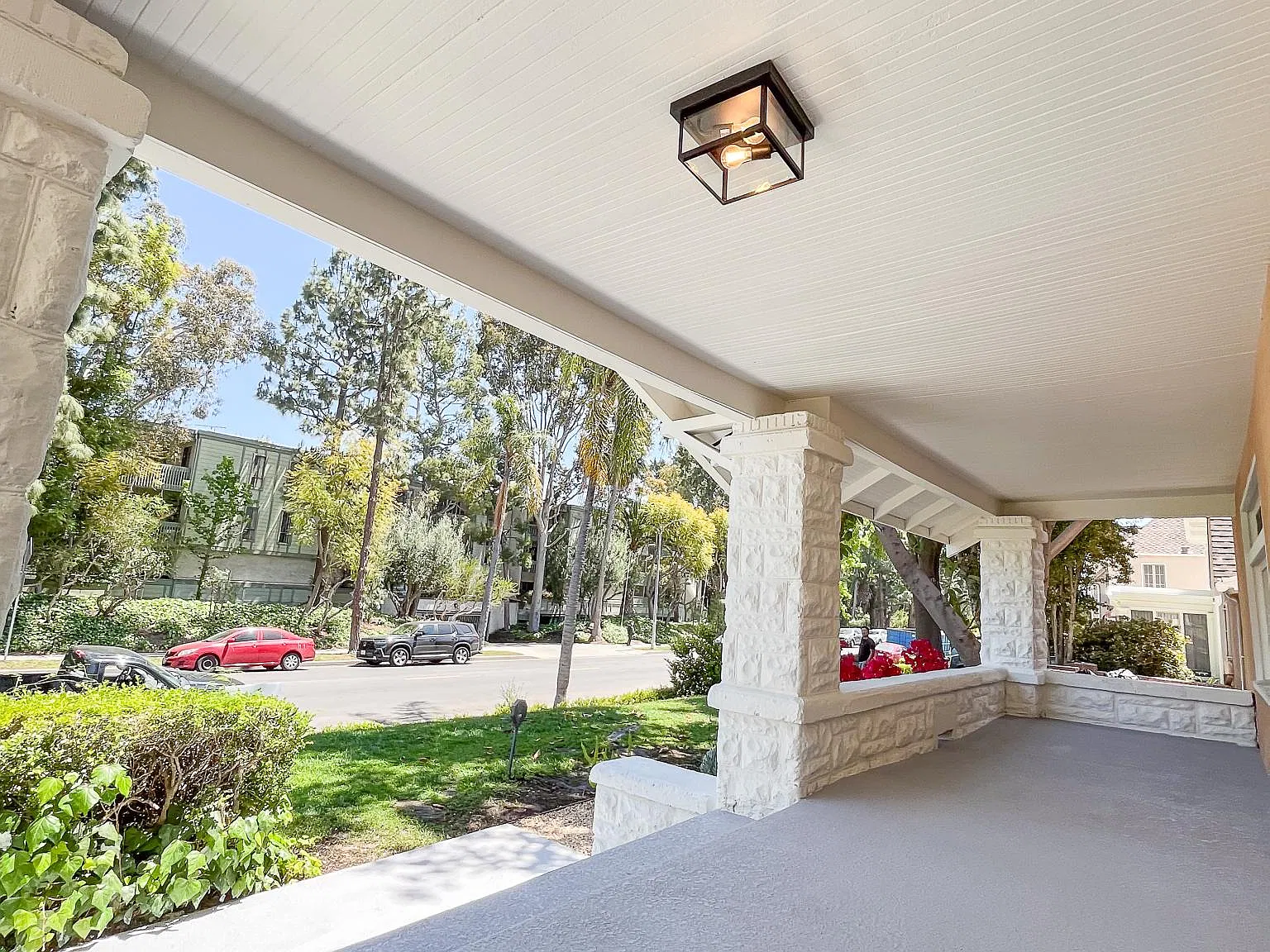 5 bed, 4000 sqft, $8,500 — Photo 3
