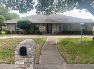 1017 Shadywood Ln, Desoto, TX 75115