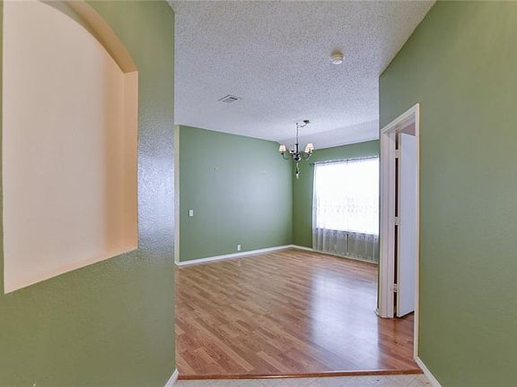 4th image of 205 Shady Brook Dr