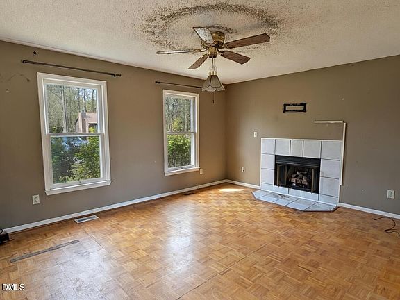 4th image of 2402 Wade Hampton Rd