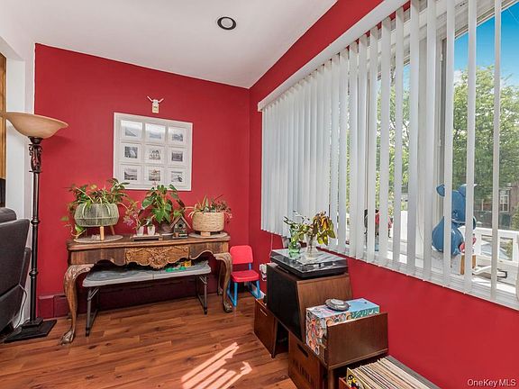 4th image of 2955 Philip Avenue
