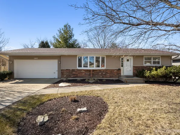 366 Pleasant Dr, South Elgin, IL 60177