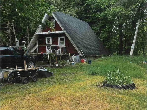 982 W 1st St, Scottville, MI 49454