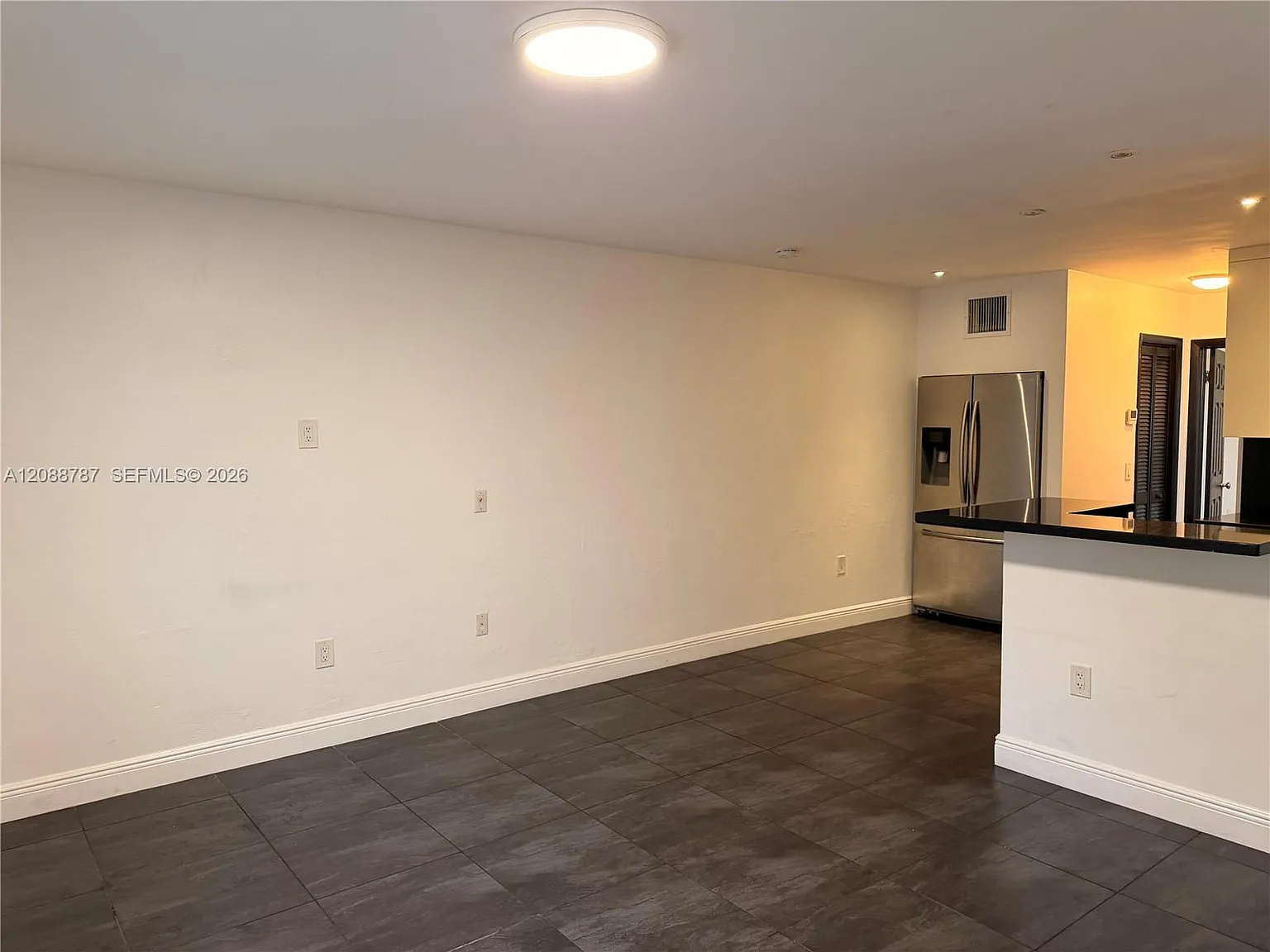 Riverside Manor — Photo 4