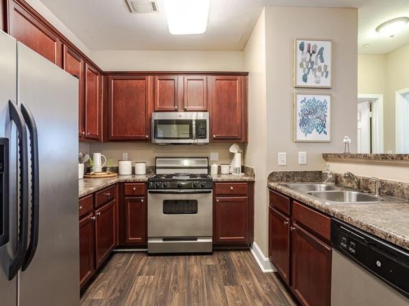 180 Waterview Dr APT 305