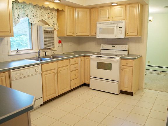 5th image of 2245 Cloverdale Dr