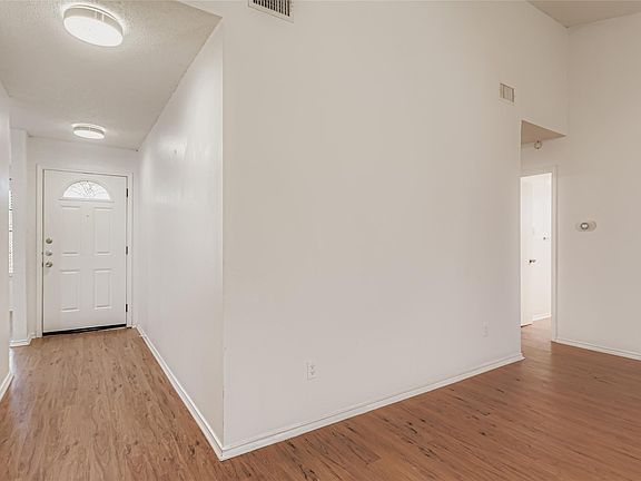 4th image of 9839 Briar Ridge Dr