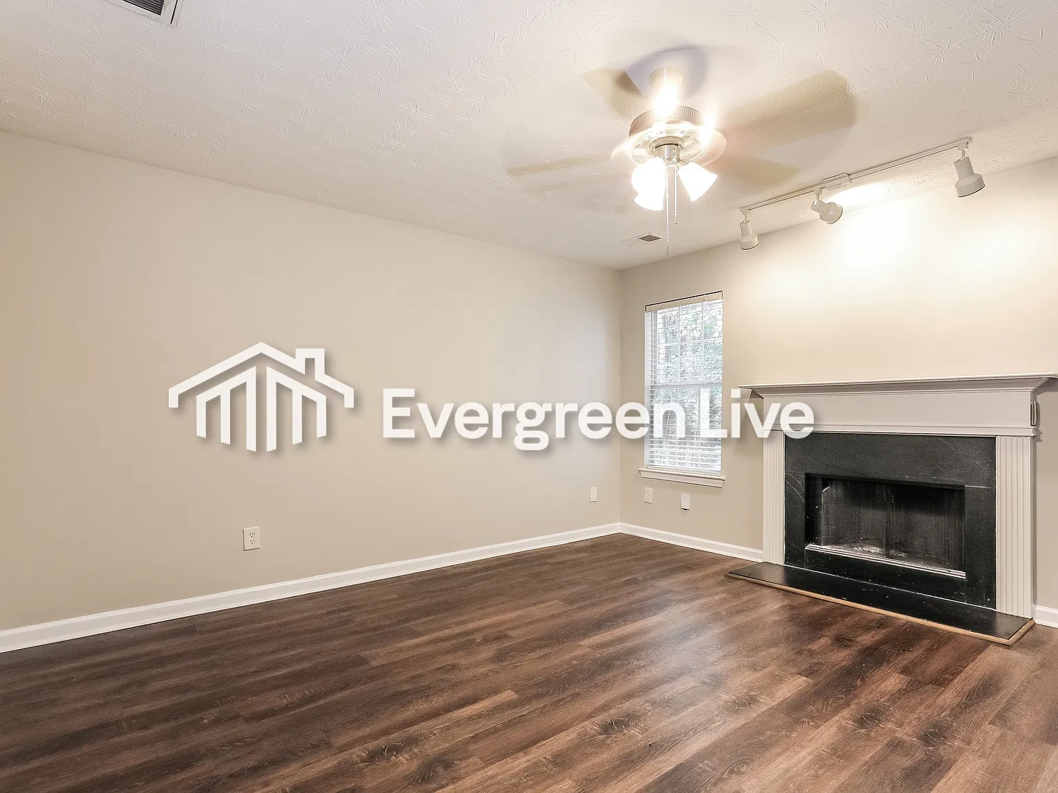 3 bed, 2.5 bath, 1550 sqft, $1,845 — Photo 2