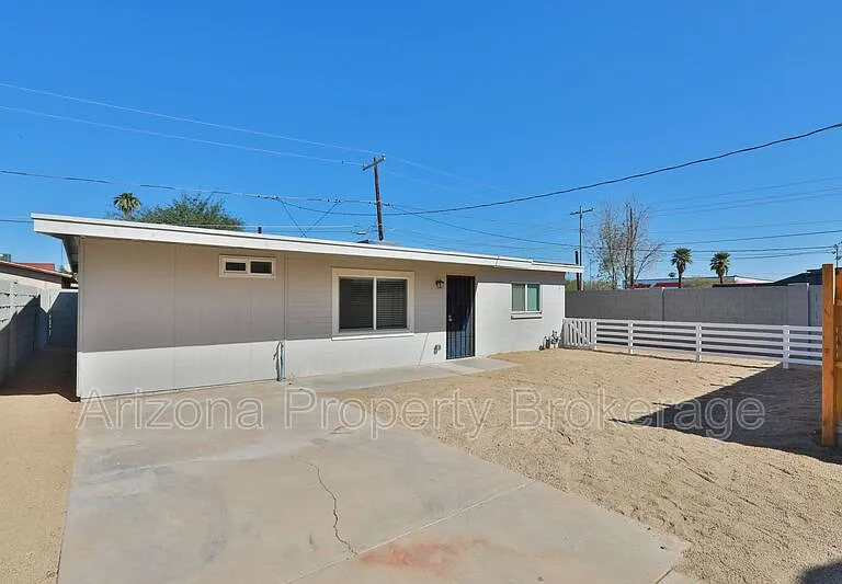 1538 E Pierce St #B — Photo 2