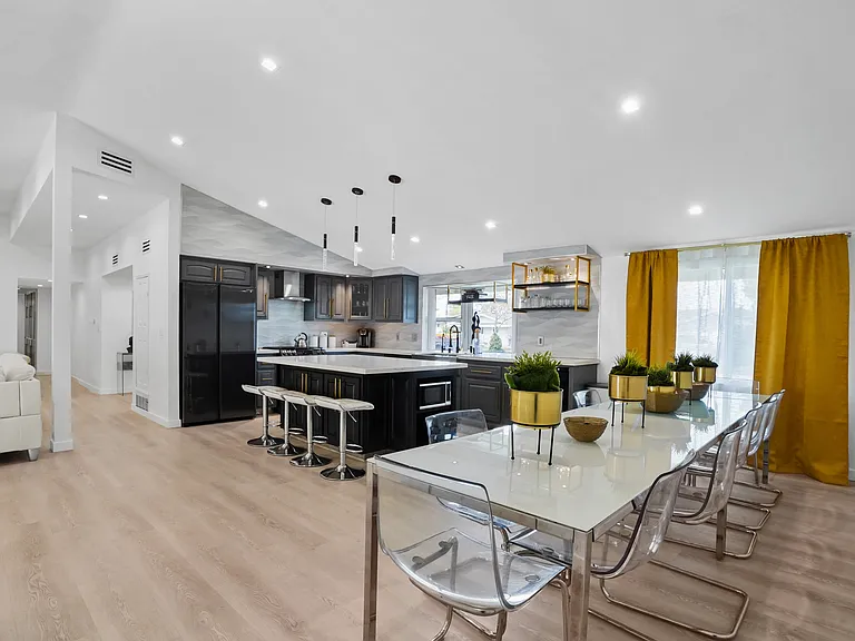 390 Bedford Pl — Photo 12