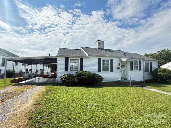 3 Underwood Ave, Great Falls, SC 29055