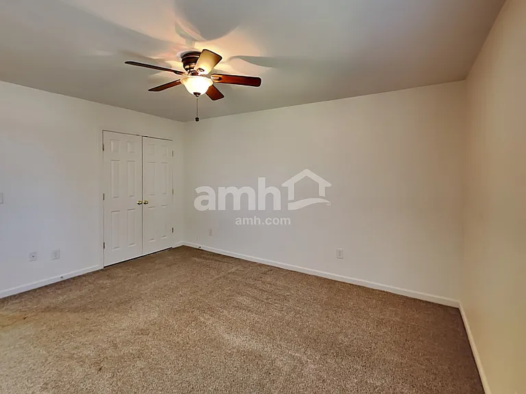 1042 Vanguard Dr — Photo 16