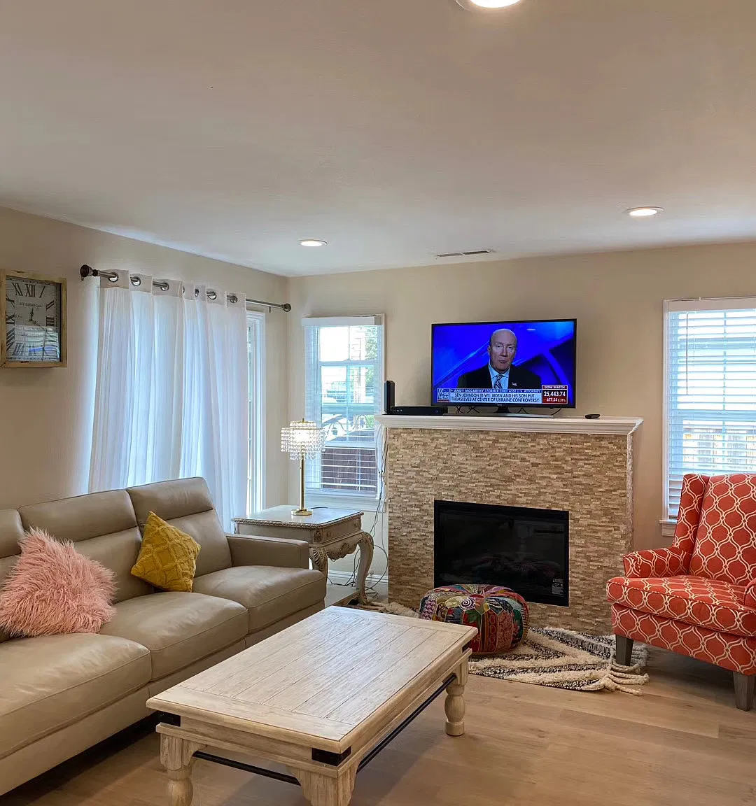 3 bed, 1155 sqft, $4,550 — Photo 2