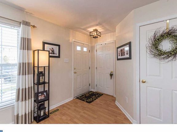 2nd image of 1202 Hunter Ln