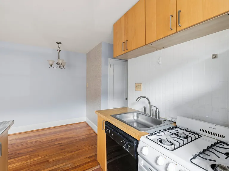 4595 Macarthur Blvd NW #4 — Photo 10