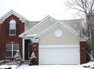 100 Renaissance Ct, Chagrin Falls, OH 44023