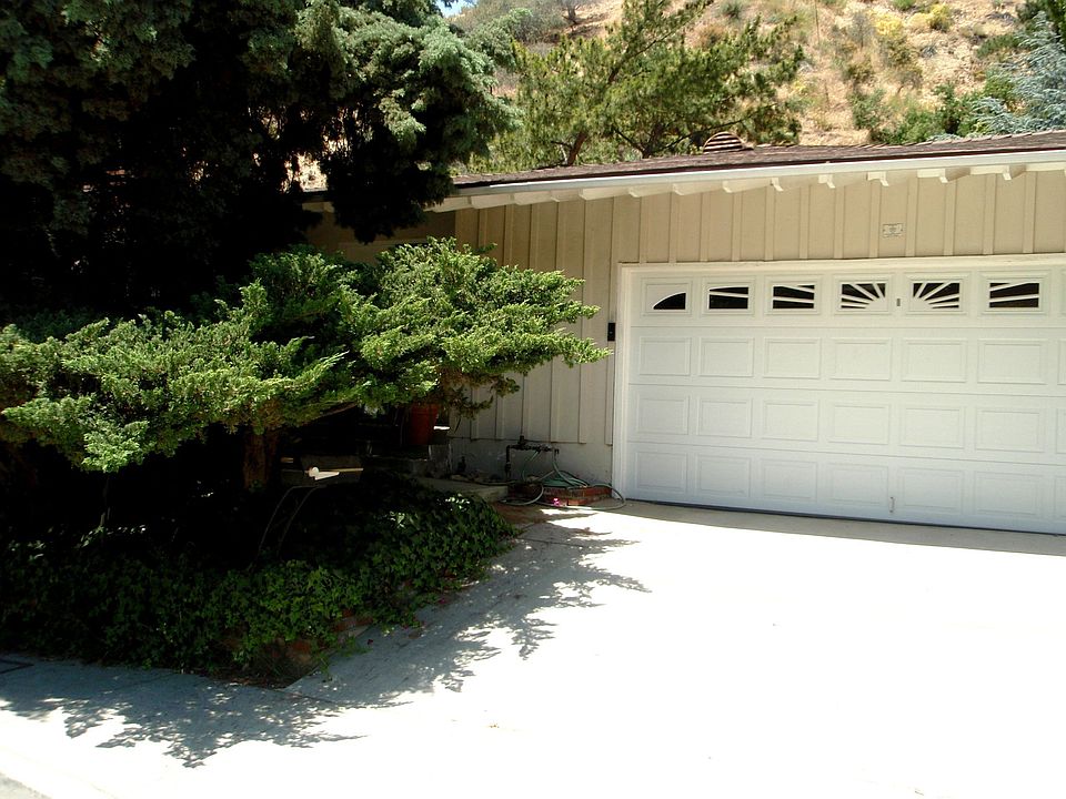 REO Bank owned 3 bed home in extraordinary location