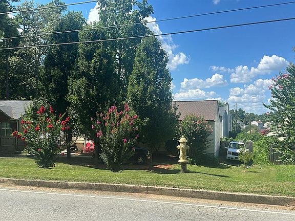 2nd image of 3668 Linecrest Rd