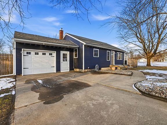 3rd image of 3381 Monroe Rd