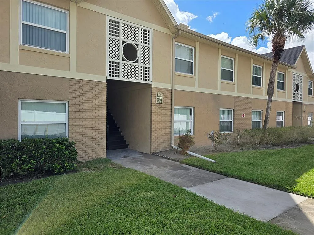 2 bed, 2.0 bath, 905 sqft, $1,600 — Photo 1