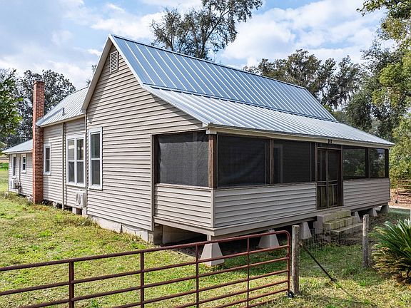 2nd image of 242 NE Bellville Rd