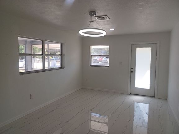 4th image of 2627 Saint Charles St