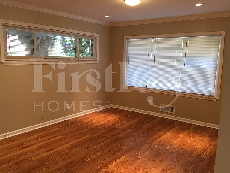 3393 Woods Dr — Photo 5