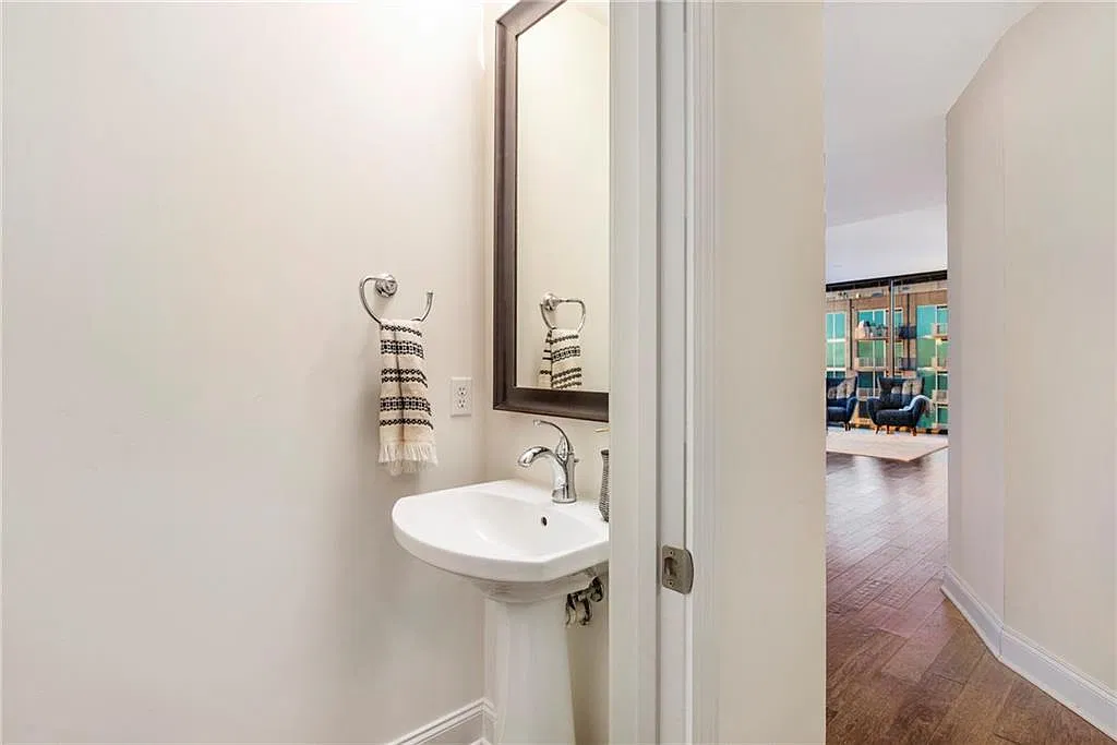 2 bed, 2.5 bath, 1369 sqft, $3,750 — Photo 3
