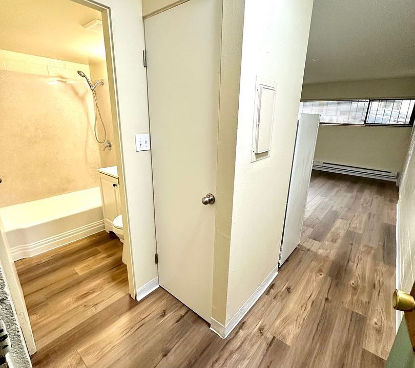 1st image of 4139 12th Ave NE APT 109