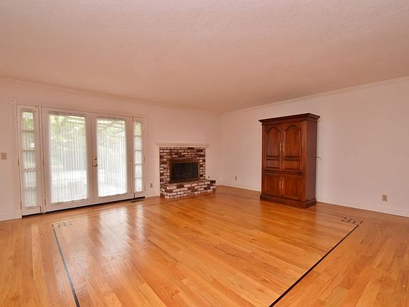 3rd image of 26 Martinez Ct