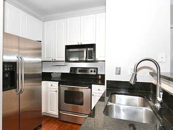 4th image of 10 Perimeter Summit Blvd NE APT 4242